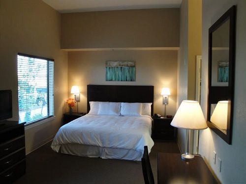 Ambassador Inn & Suites Baldwin Экстерьер фото